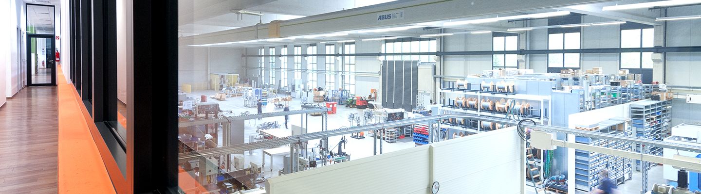Ein Blick in die Fertigungshalle der ASS Maschinenbau GmbH.